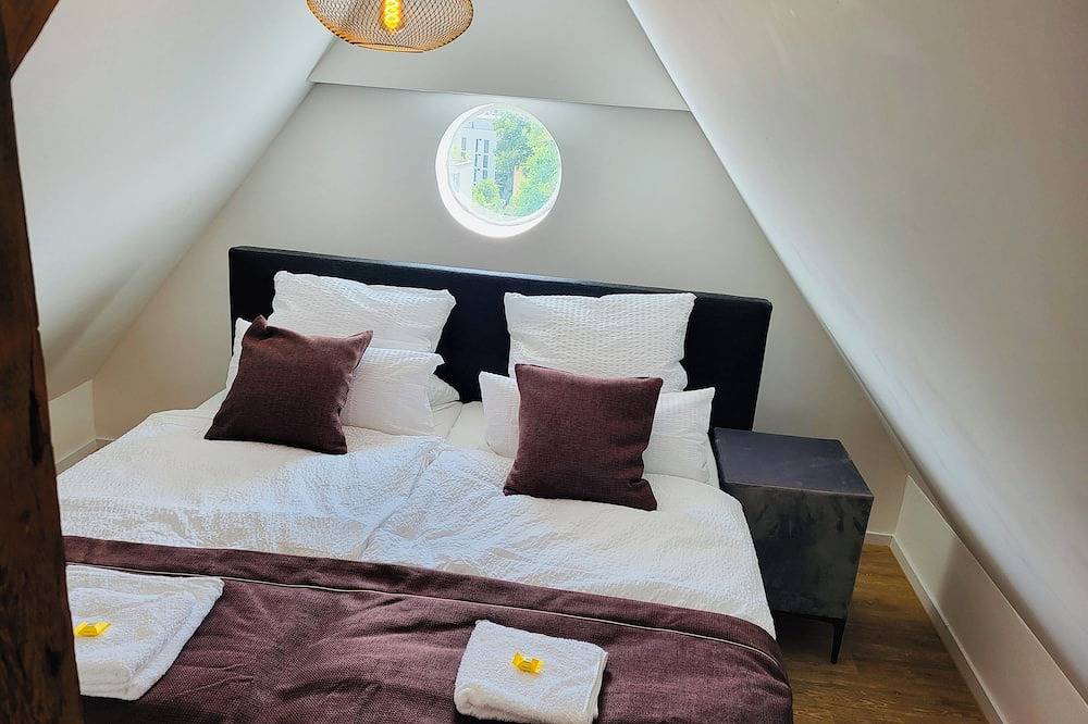 Ganze Wohnung, Sioux: stilvolle 5-Zimmeraltbauwohnung im Dachgeschoß in Kaufbeuren, Bayerisch Schwaben