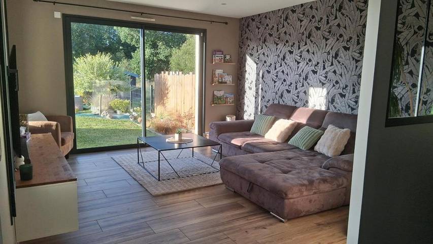 Location de vacances pour 6 personnes, avec jardin ainsi que jacuzzi et terrasse à Changé - 2