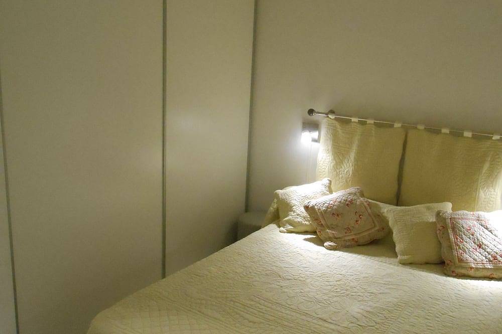 Garden level between pool and beach in Sérignan, Côte d'Améthyste