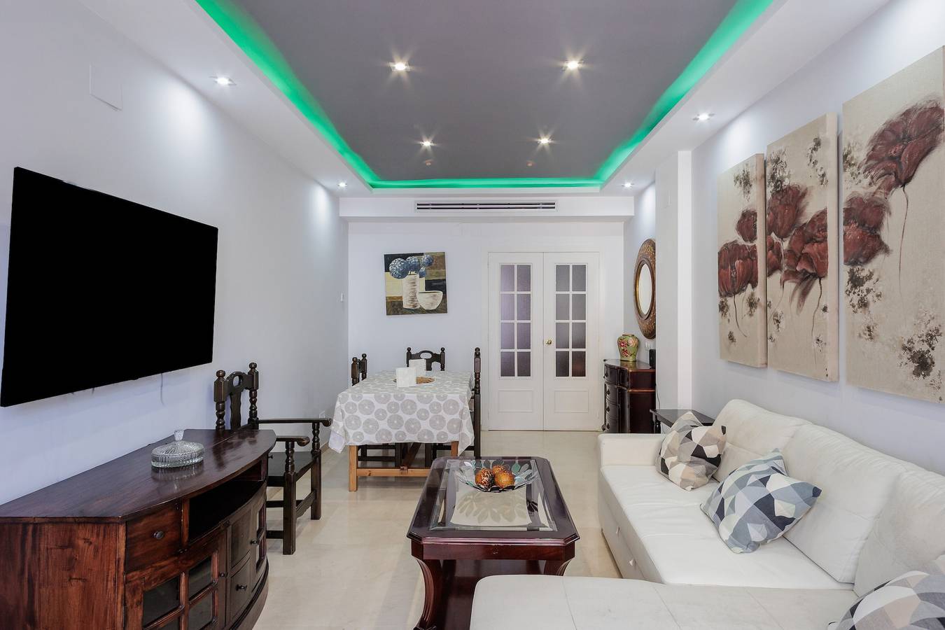 Entire apartment, 'Airport Palacio Congresos' Apartment with Wi-Fi and Air Conditioning in Central Seville, Sevilla