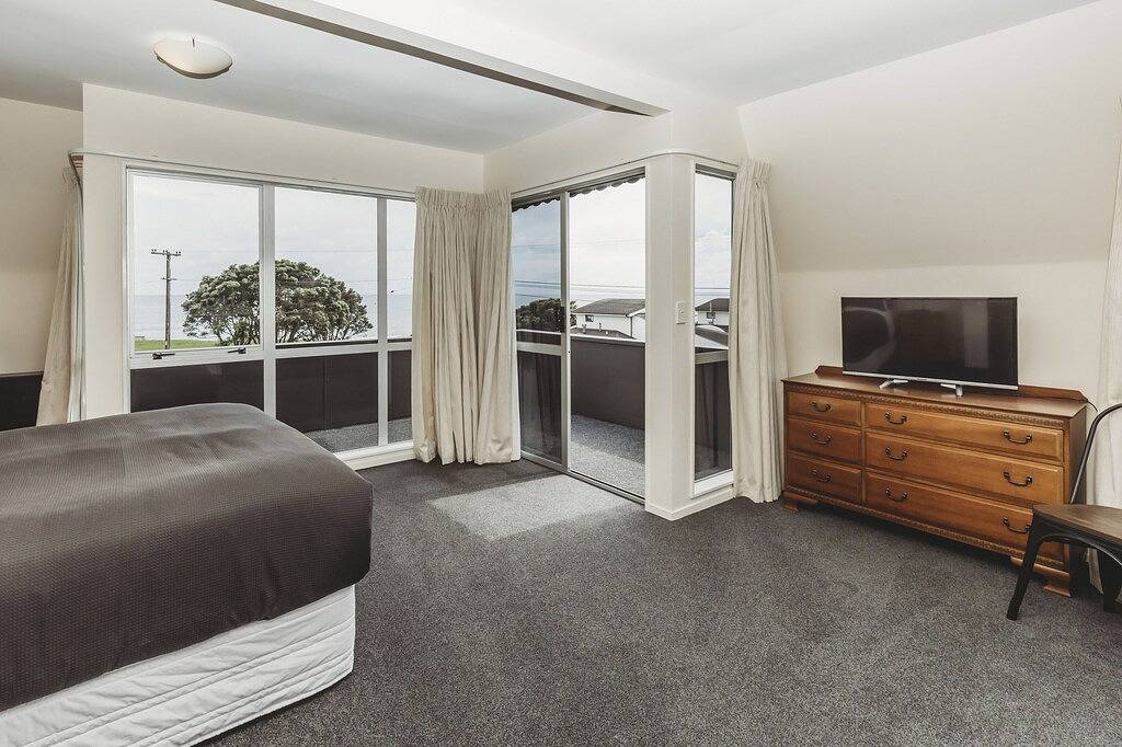 Blue Haven on Waterfront with Sea Views in New Plymouth, Taranaki