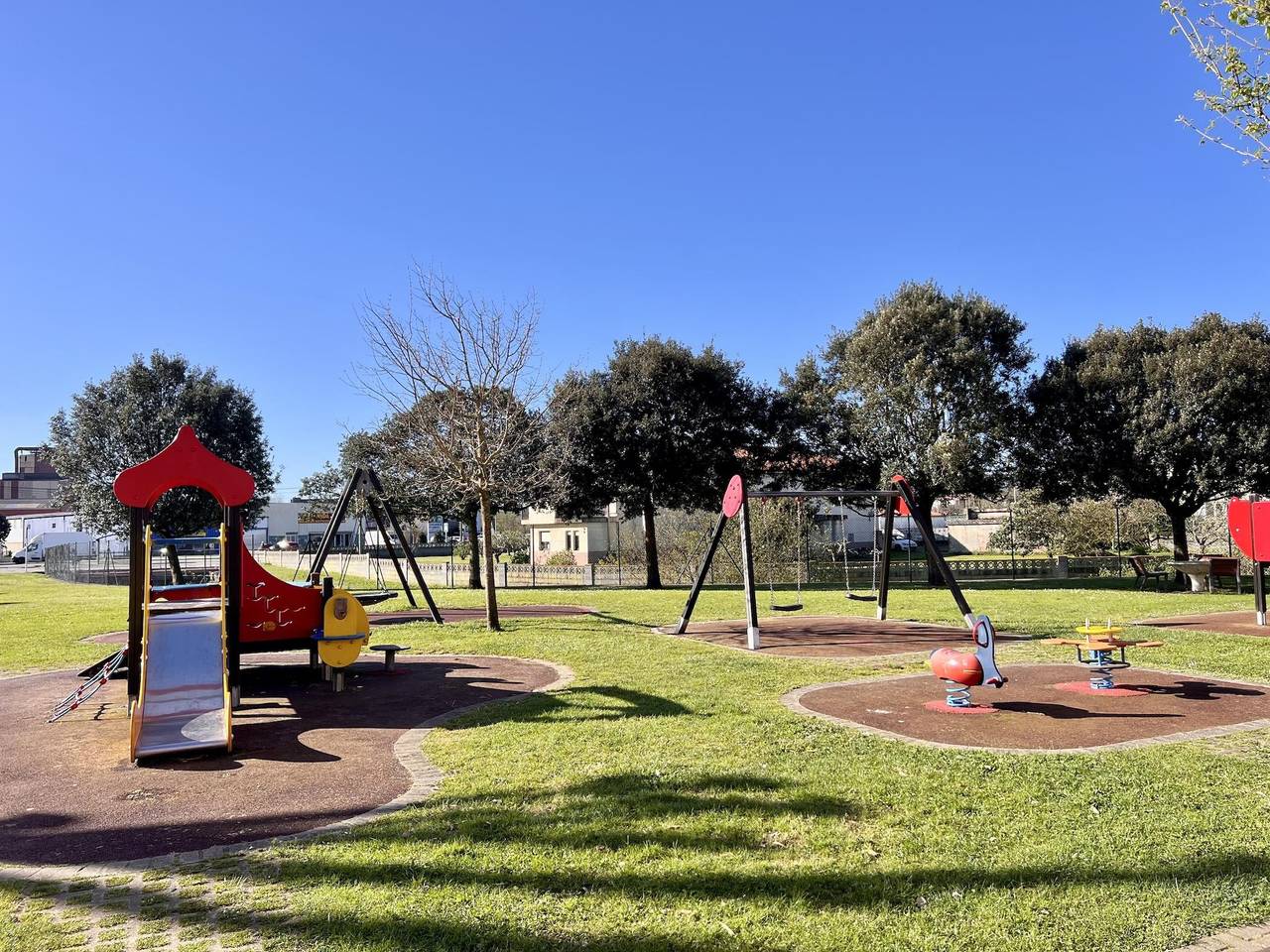 Appartement de vacances entier, Penthouse confortable avec piscine à quelques pas des plages in Santa Cruz de Bezana, Côte Cantabrienne