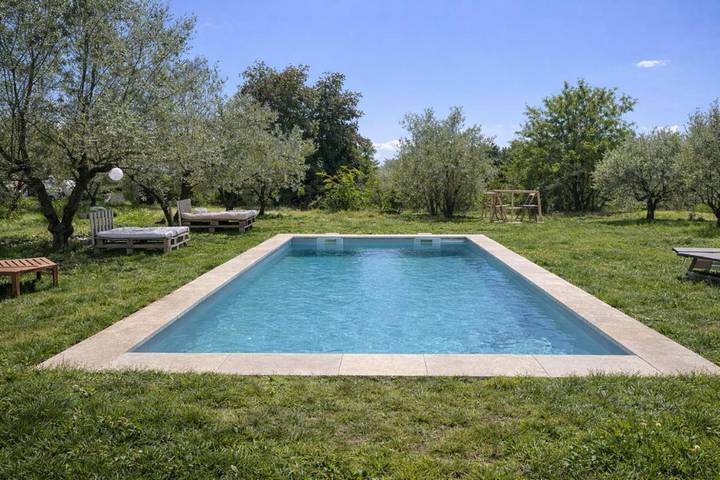 Location de vacances pour 8 personnes, avec jacuzzi ainsi que piscine et terrasse à La Verdière - 3