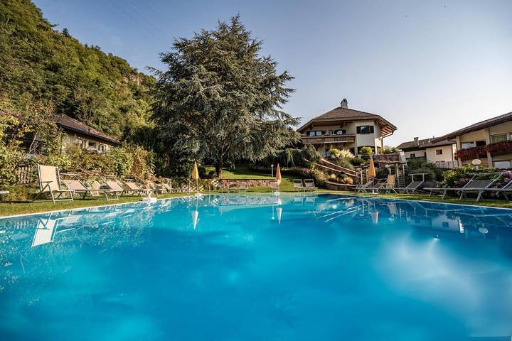 Hôtel pour 2 personnes, avec sauna et jardin ainsi que vue et piscine, animaux acceptés à Chiusa