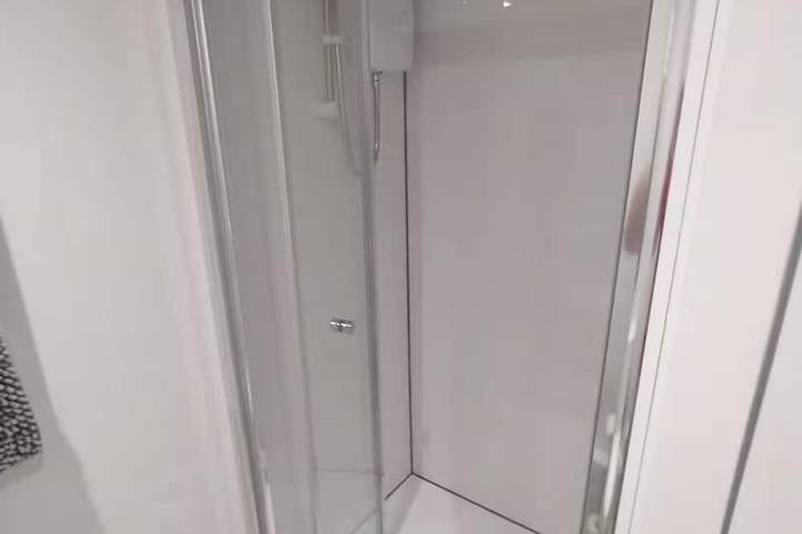 Apartamento entero, Ground Floor apartment with Parking nearby & train & bus in Reading, Berkshire