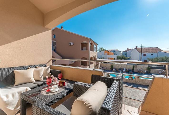 Apartamento de vacaciones para 4 personas, con balcón además de piscina y jacuzzi - 1