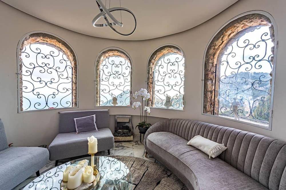 Monaco|Castle Villa: Pool & Skyview in La Turbie, Nice region