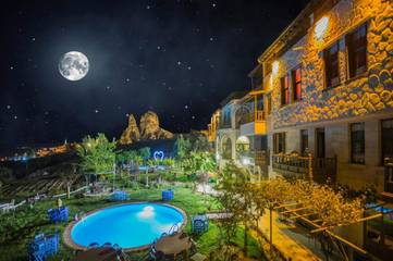 Hôtel pour 3 personnes, avec jacuzzi ainsi que jardin et piscine, adapté aux familles dans Uçhisar