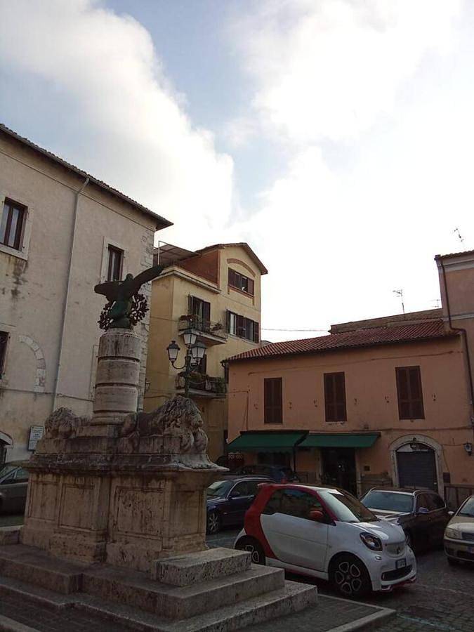 Location de vacances pour 2 personnes, avec Balcon ainsi que Terrasse et Vue à Sezze