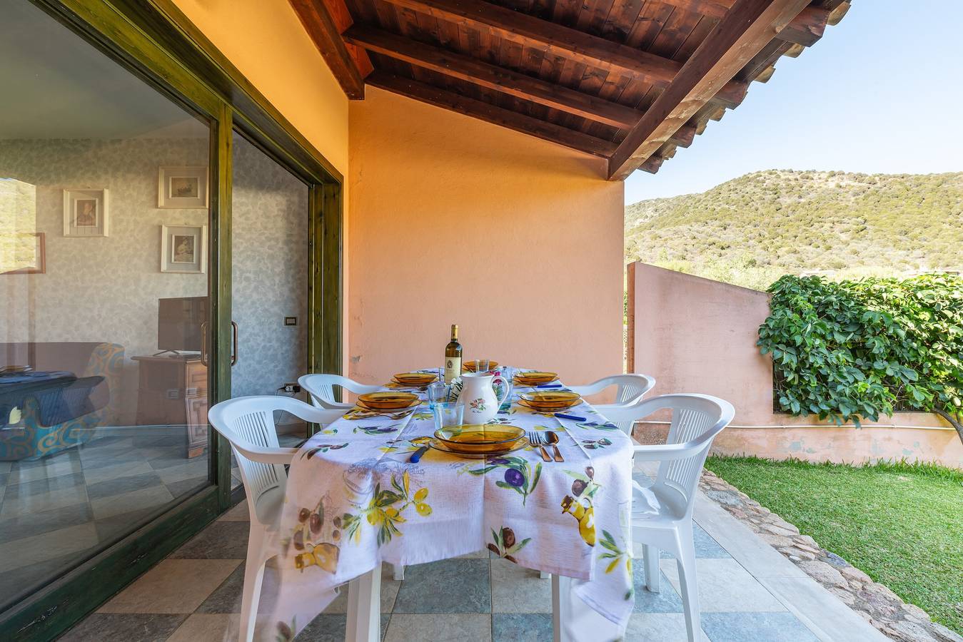Apartamento entero, Apartamento 'Villetta Stella' con terraza privada, Wi-Fi y aire acondicionado in Chia, Domus De Maria