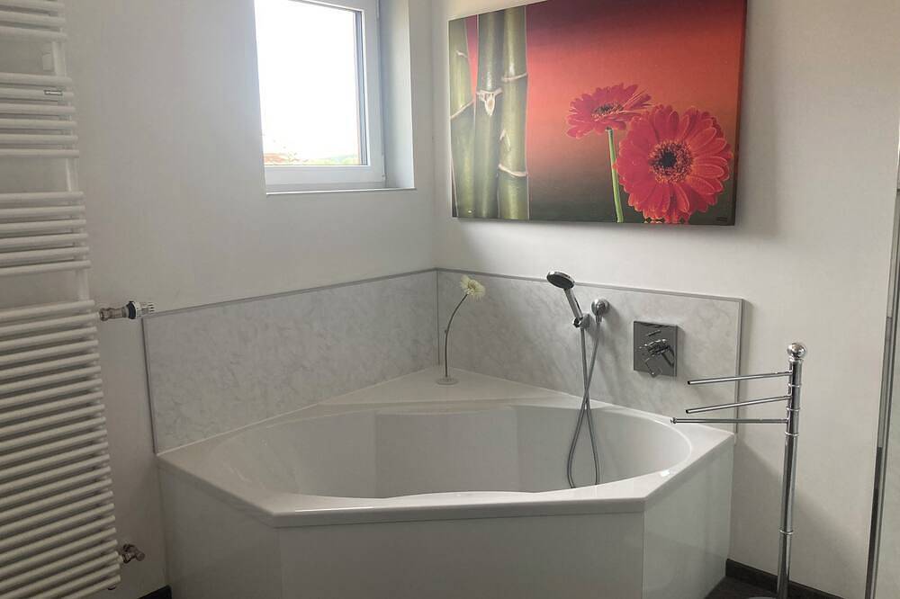 Ganze Wohnung, Fewo in traumhafter Natur mit der ganzen Familie in unmittelbarer Nähe zu Ulm. in Neu-Ulm, Bayerisch Schwaben