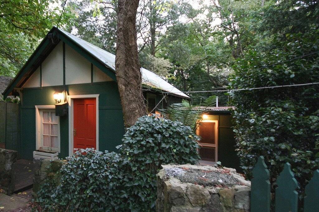 Schönes Hush Cottage in Sassafras in Melbourne, Victoria
