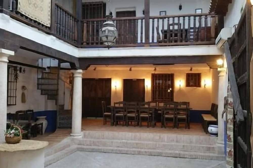 Casa rural (alquiler íntegro) La Venta con patio manchego  . Admite mascotas. in El Toboso, Provincia de Toledo