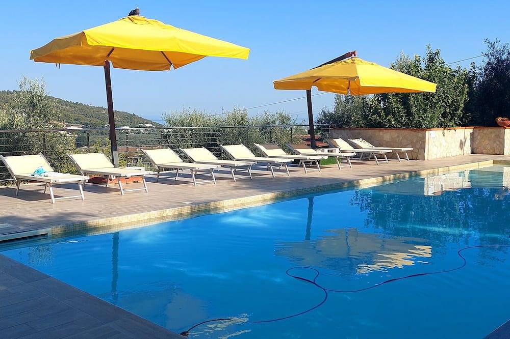 Entire apartment, Panoramic apartment with pool 2 - Liberato Puglia in Peschici, Peschici region
