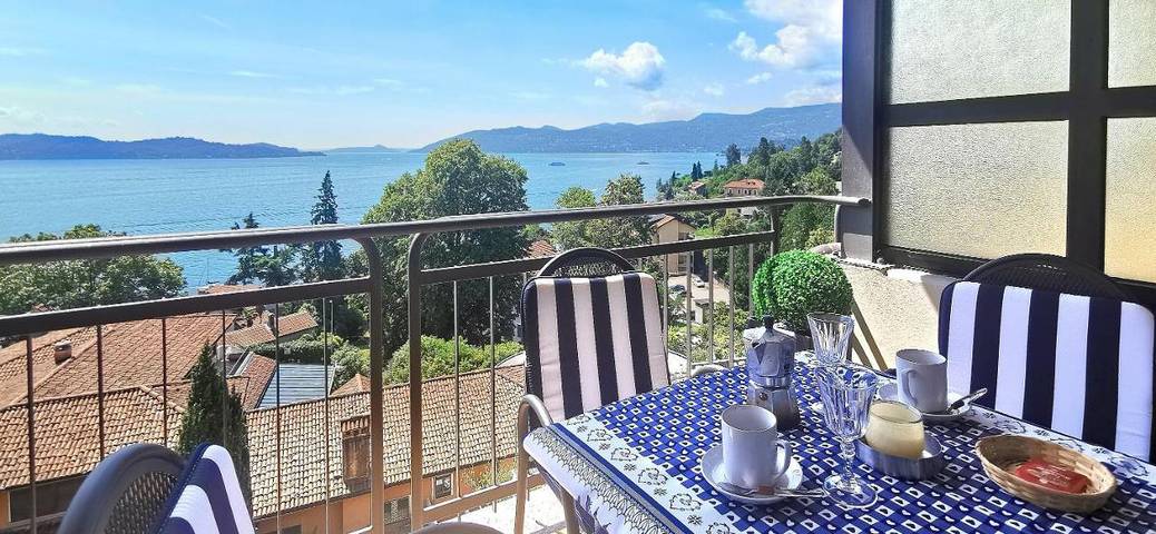 Ferienwohnung für 4 Personen, mit Seeblick und Pool sowie Ausblick und Balkon - 1