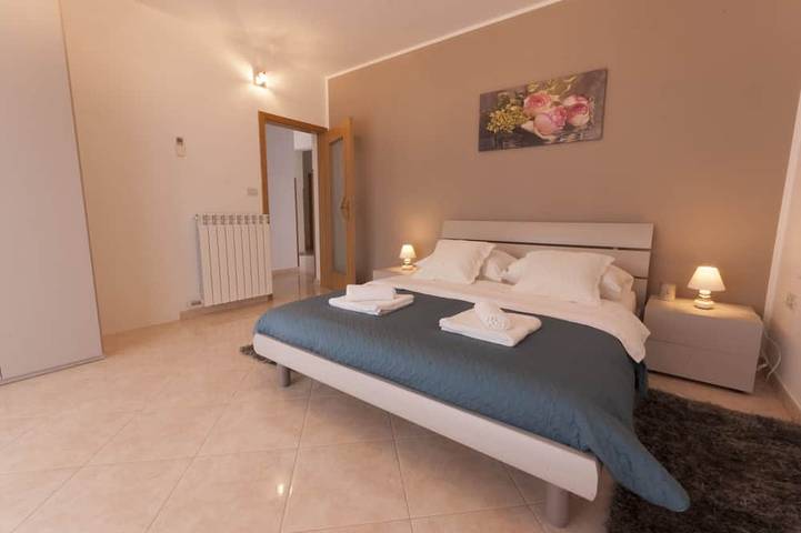 Spaziosa e private pool villa, Wifi, recintato in Pisino, Istria centrale