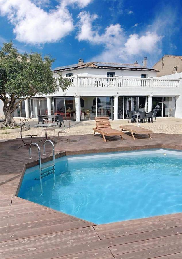 Villa pour 10 personnes, avec piscine ainsi que jardin et jacuzzi au Le Grau-du-Roi - 2