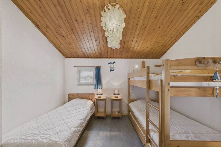 Gîte pour 5 personnes, avec jardin dans Le Rocher - 2