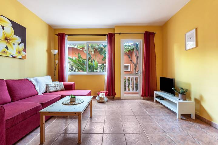 Ganze Wohnung, Apartment 'Parque Las Flores' mit Meerblick, Gemeinschaftspool, Balkon & Wlan in Puerto de la Cruz, Teneriffa Nord