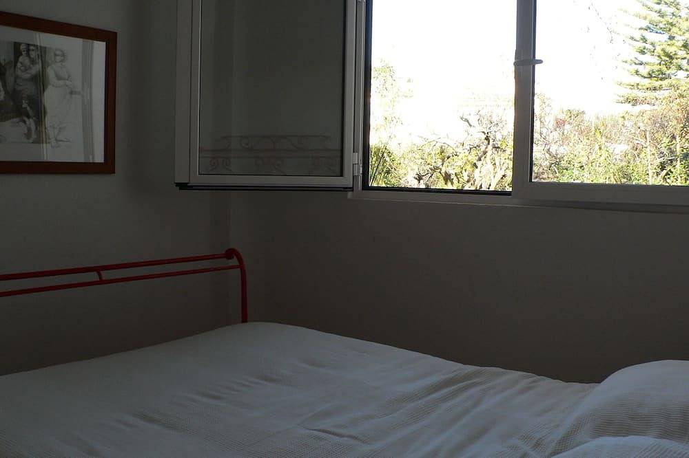 Traditional House surrounded by a large  Garden Near the Beach, Sintra & Cascais in Cascais e Estoril, Costa de Lisboa