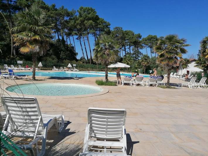 Appartement de vacances pour 4 personnes, avec jardin ainsi que vue et piscine, animaux acceptés