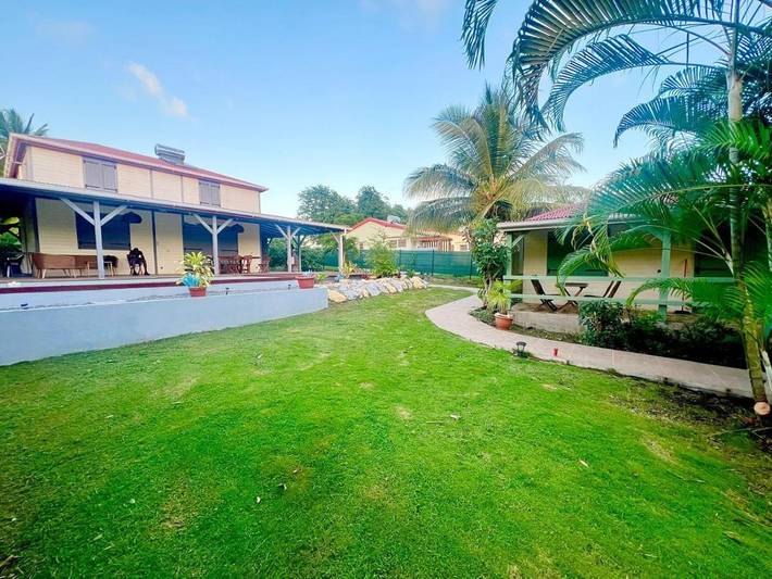 Location de vacances pour 10 personnes, avec vue ainsi que jardin et piscine dans Saint-Louis (Marie-Galante) - 4