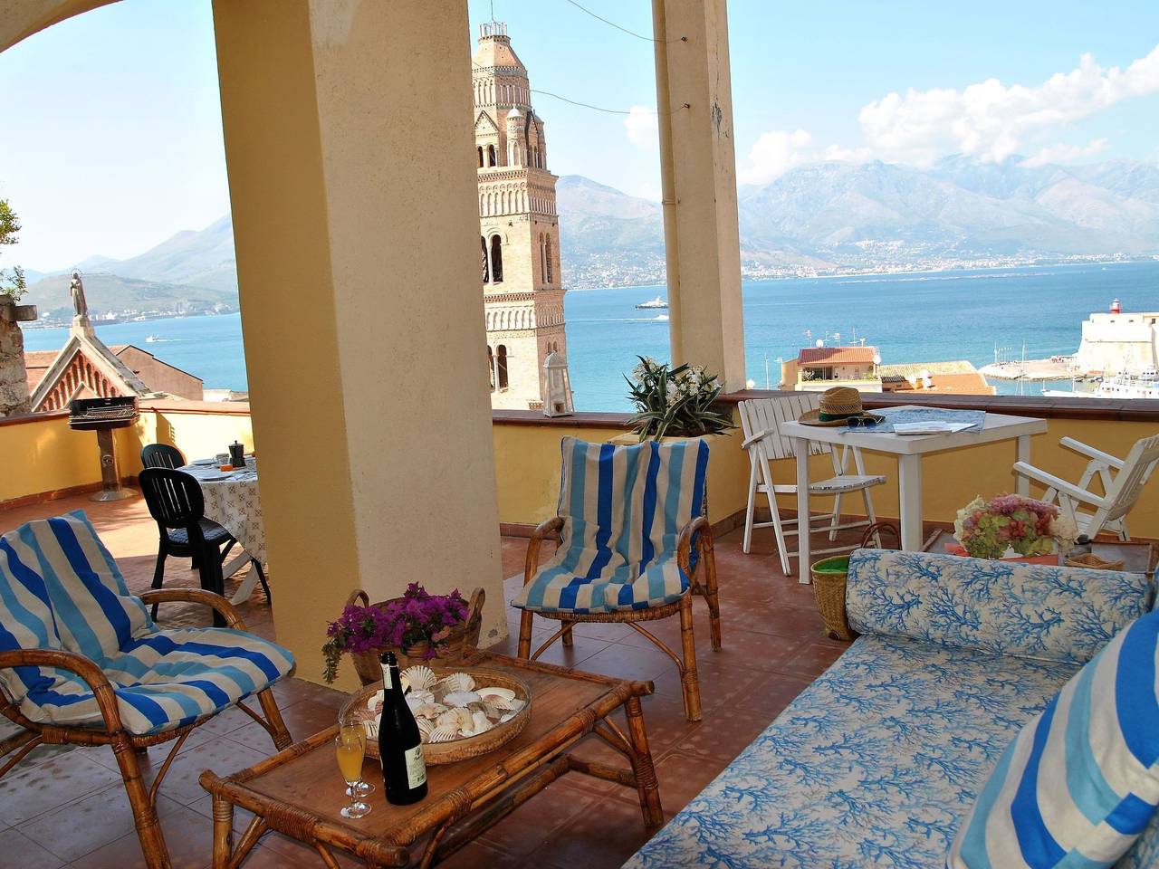 Entire apartment, Domhaus mit Blick auf den Golf von Gaeta in Gaeta, Latina Province