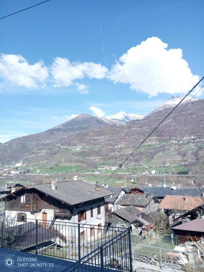 Location de vacances pour 4 personnes, avec vue ainsi que jardin et balcon dans Fénis - 2