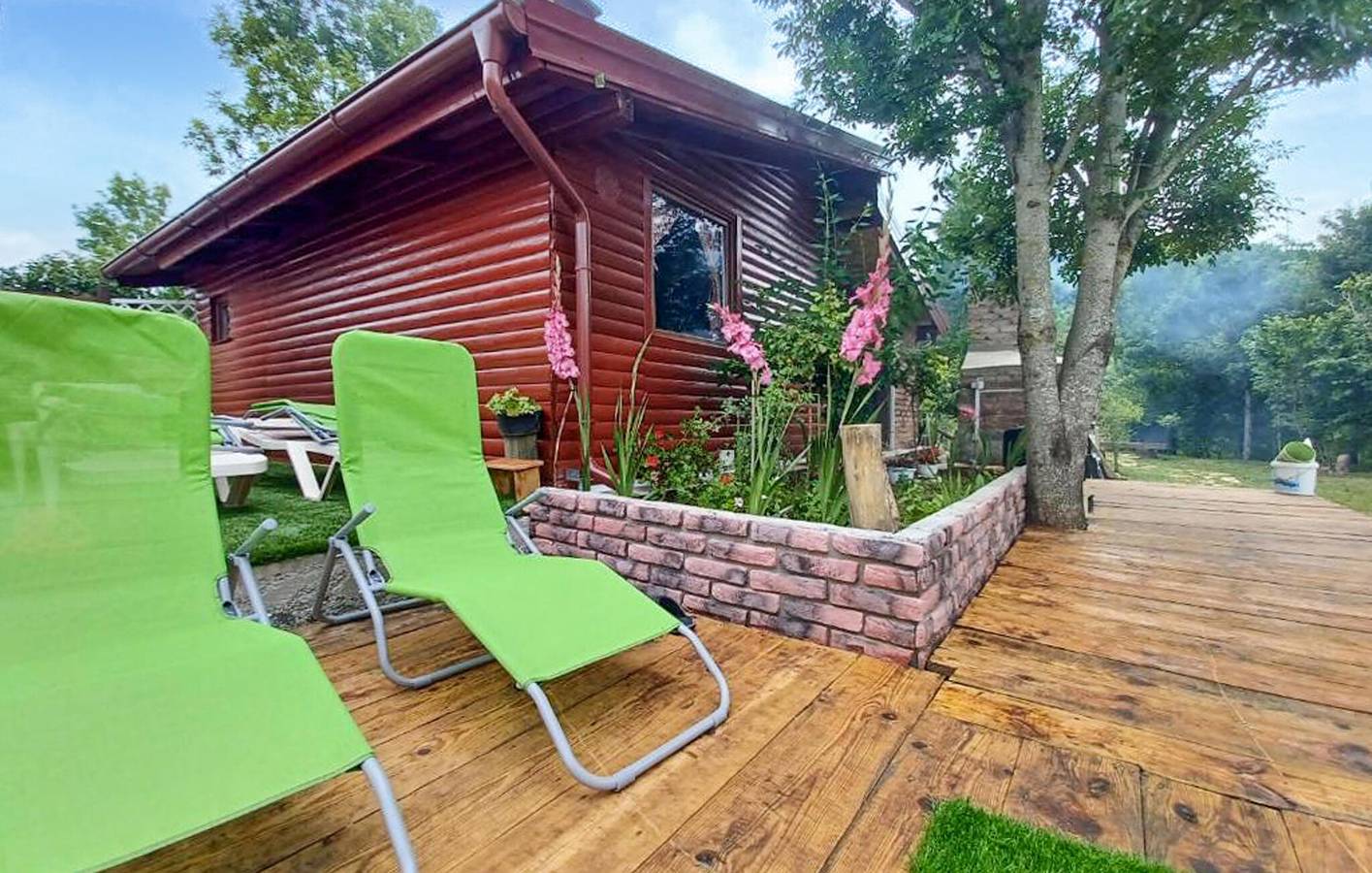 Modernes 2-Zimmer-Apartment mit Pool, Terrasse und WLAN in Gračac, Zadar