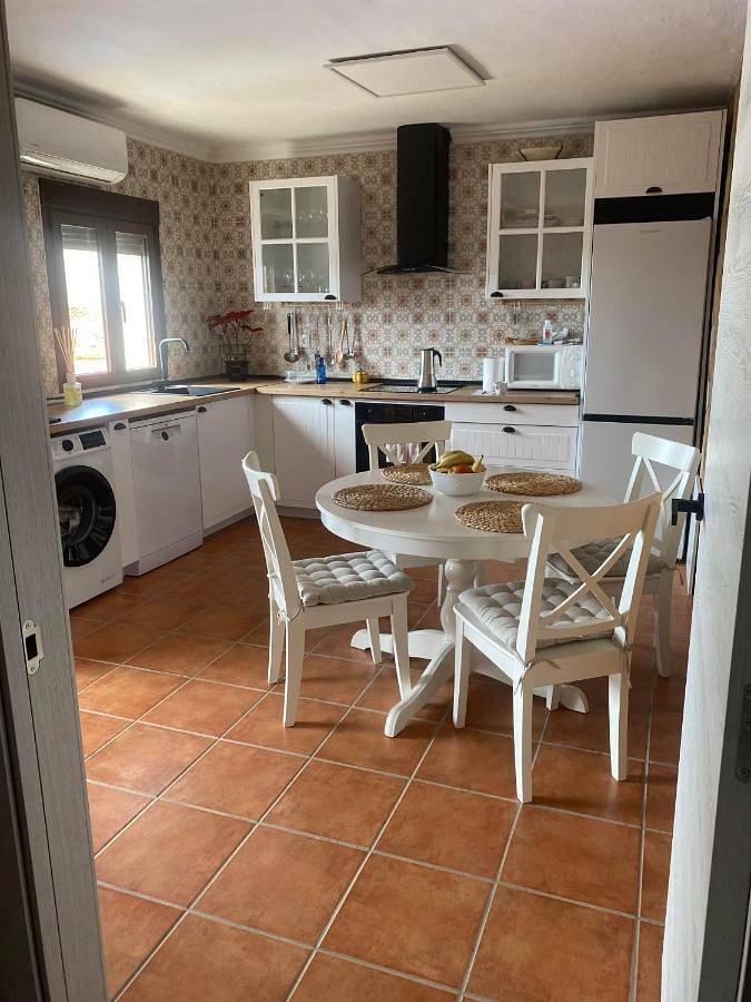 Location de vacances pour 7 personnes, avec jardin et piscine ainsi que terrasse et vue à Cáceres - 4