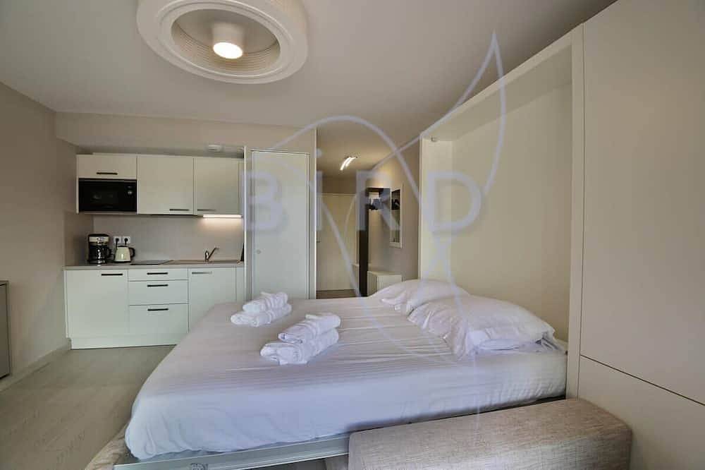 Apartamento entero, Studio feet in the water, friendly, cozy and unique. in Villeneuve-Loubet Plage, Villeneuve-Loubet