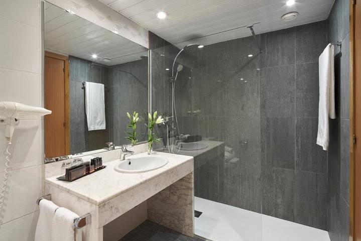 Hôtel pour 10 personnes, avec jardin et terrasse ainsi que jacuzzi et sauna à Granollers - 3