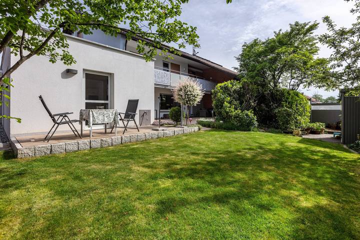 Hel lejlighed, Holiday Apartment 'Am Hochrhein' with Private Terrace, Shared Garden and Wi-Fi in Murg, Syd-Sorteskoven