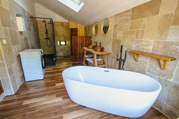 Villa pour 7 personnes, avec jardin ainsi que jacuzzi et piscine en Auvergne - 3