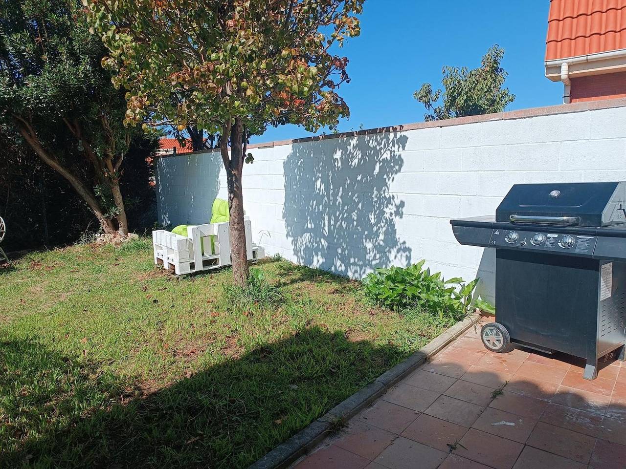 Ganze Wohnung, Apartment 'Villa Peral' mit privater Terrasse und Garten in Liencres in Piélagos, Kantabrische Küste