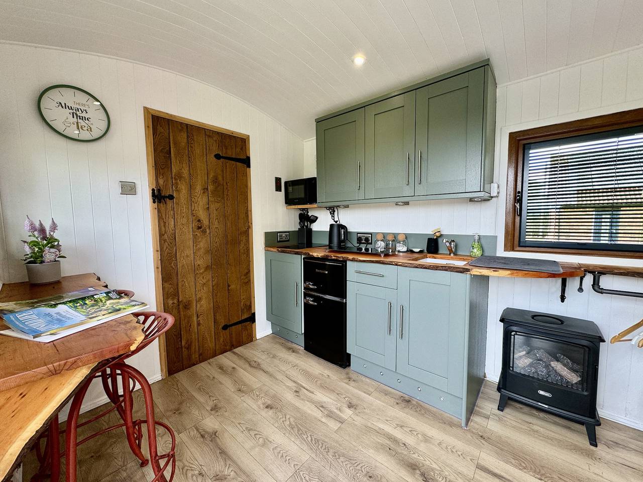 Mooffitch Riverview Hut in Gloucestershire