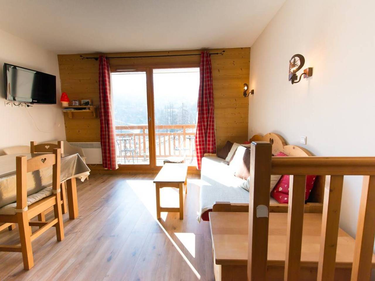 Appartement entier, Appartement Duplex 4 Pièces avec Piscine - 6 Couchages, Proche Pistes - Vars Les Claux in Vars, Région de Briançon