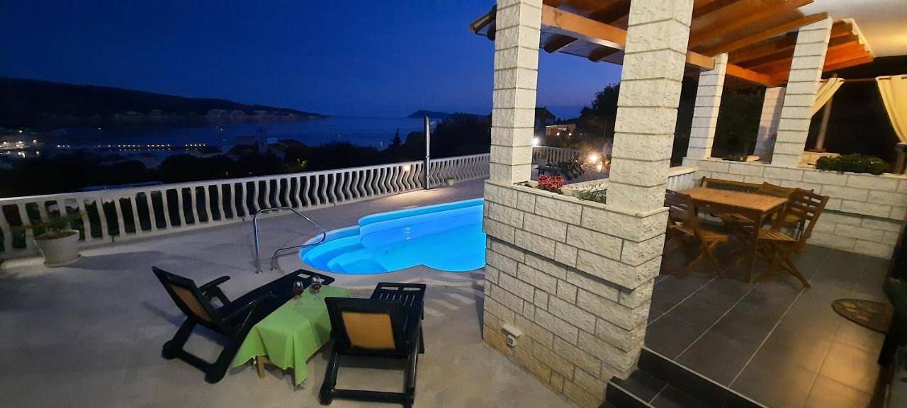 Ganze Wohnung, Two-Bedroom Apartment in Komiza, Split-Dalmatien