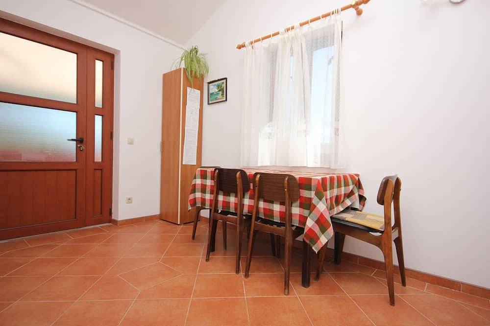 Ganze Wohnung, 1-Zimmer-Ferienwohnung mit Terrasse Ilovik, Losinj (A-8069-b) in Lošinj
