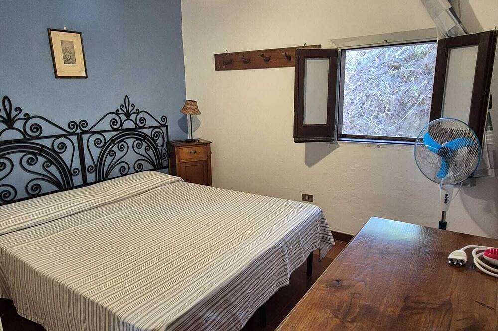Wonderful villa surrounded by lush greenery peacefully located beach close in Faro Capo Vaticano, Ricadi (comune)