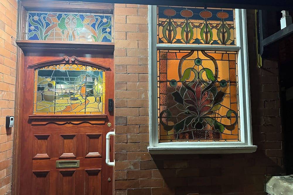 Large Luxury 4 bedroom home with parking in Manchester, Greater Manchester