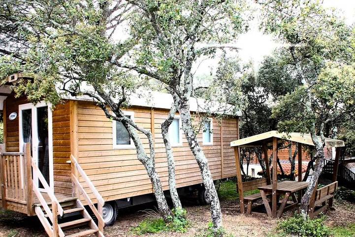 Gîte pour 4 personnes, avec piscine à Junas