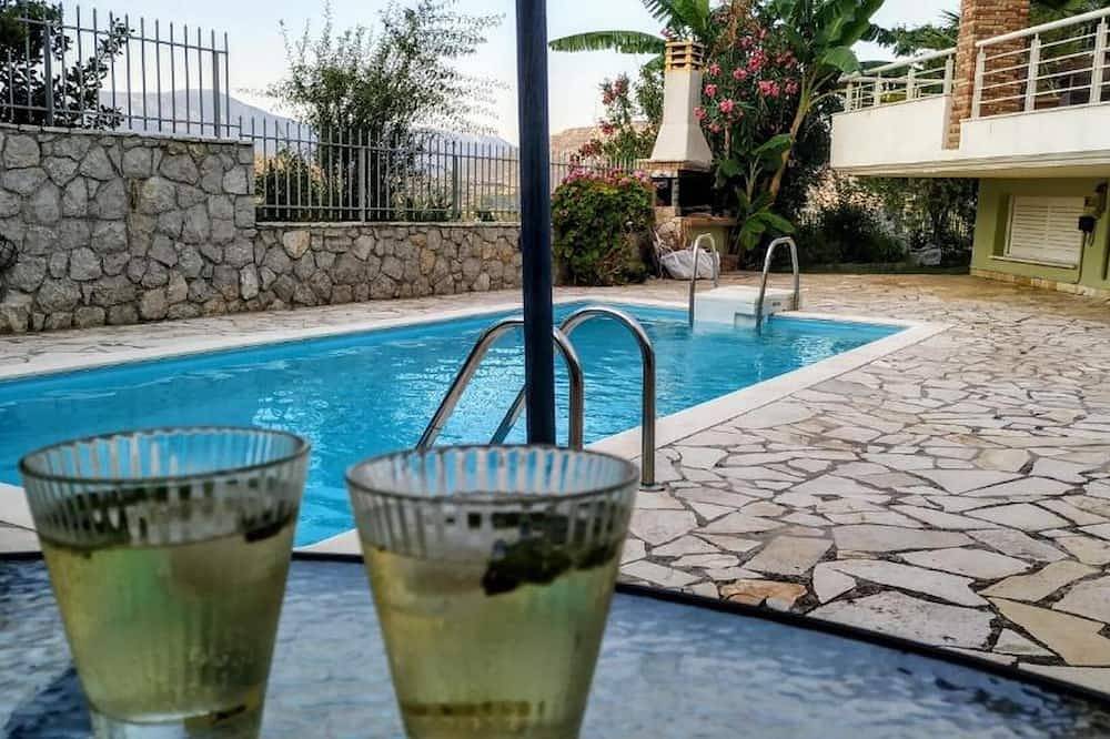 Kassandra Villa - House With View & Pool in Asini, Argolis