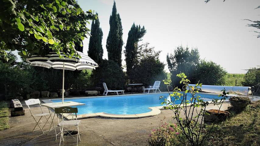 Gîte pour 15 personnes, avec piscine ainsi que jardin et terrasse - 1