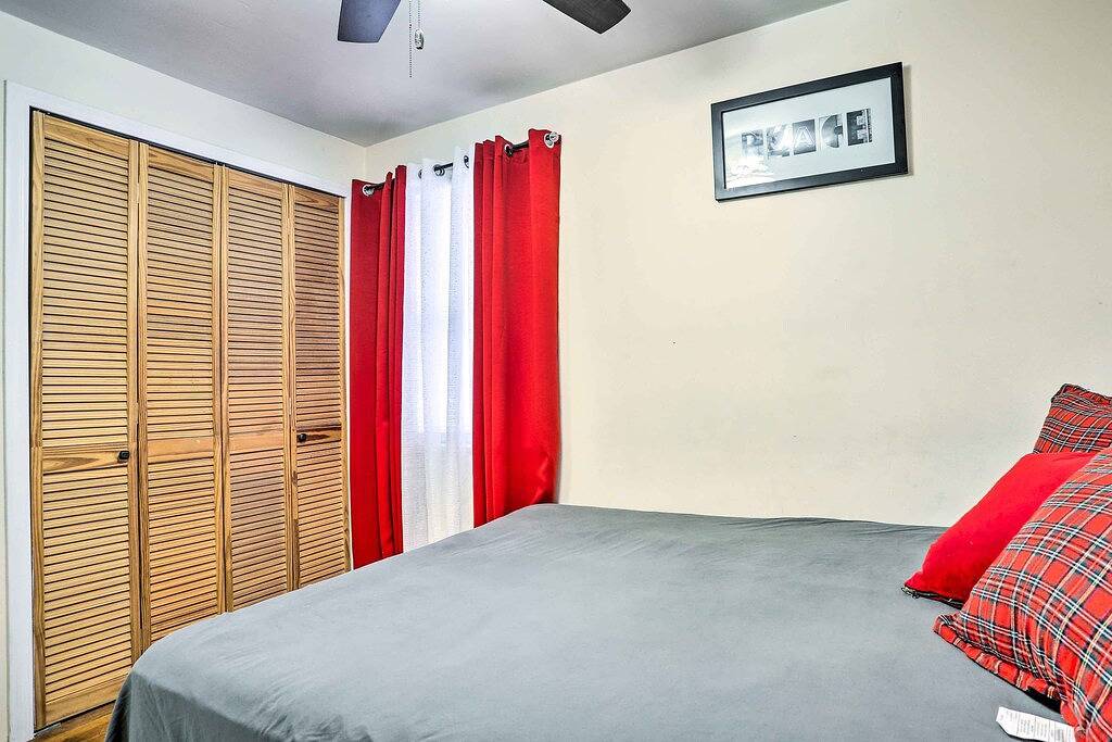 Newark Home w/ Deck & Fire Pit, 16 Mi to Nyc! in Newark, Essex County (NJ)