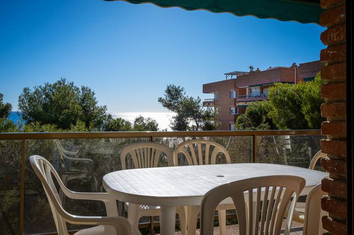Ganze Wohnung, Ferienwohnung für 8 Personen mit Pool in Platja de Baix a Mar (Torredembarra), Torredembarra