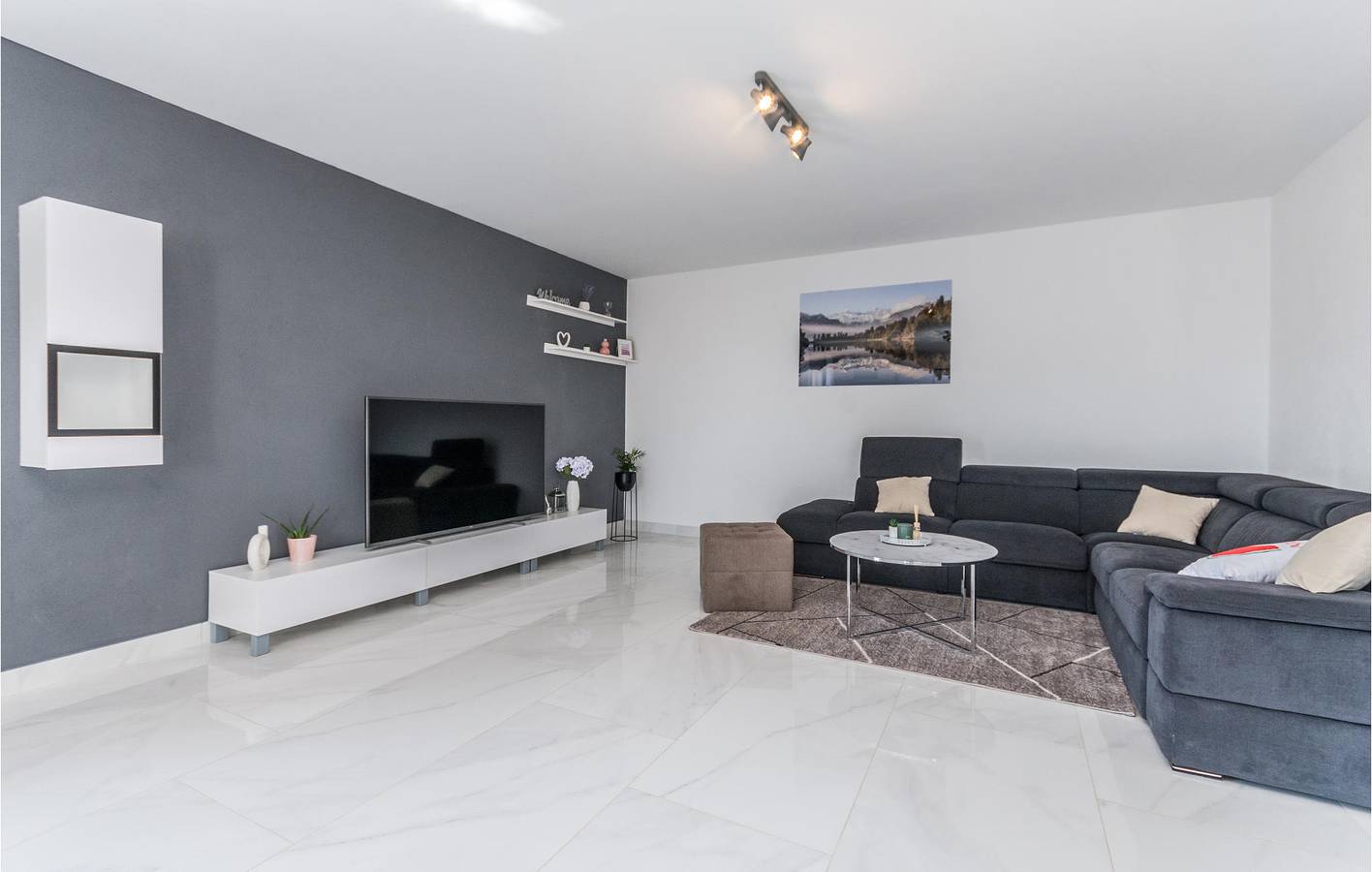 Gemütliche 1-Zimmer-Wohnung mit Pool, Terrasse und WLAN in Grad Benkovac, Zadar