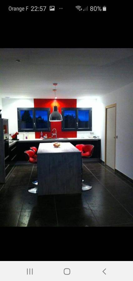 Location de vacances pour 4 personnes, avec terrasse et piscine à Cusy - 2