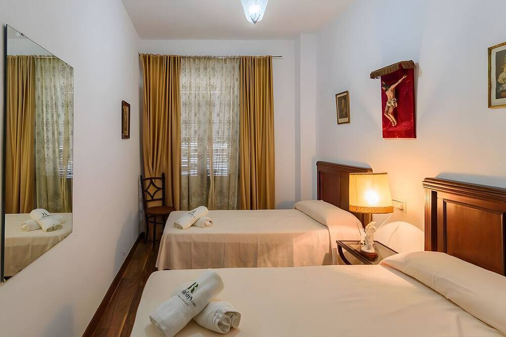 Country House 'El Rincón Del Comendador' with Shared Terrace, Wi-Fi and Air Conditioning in Tocina, Sevilla Province