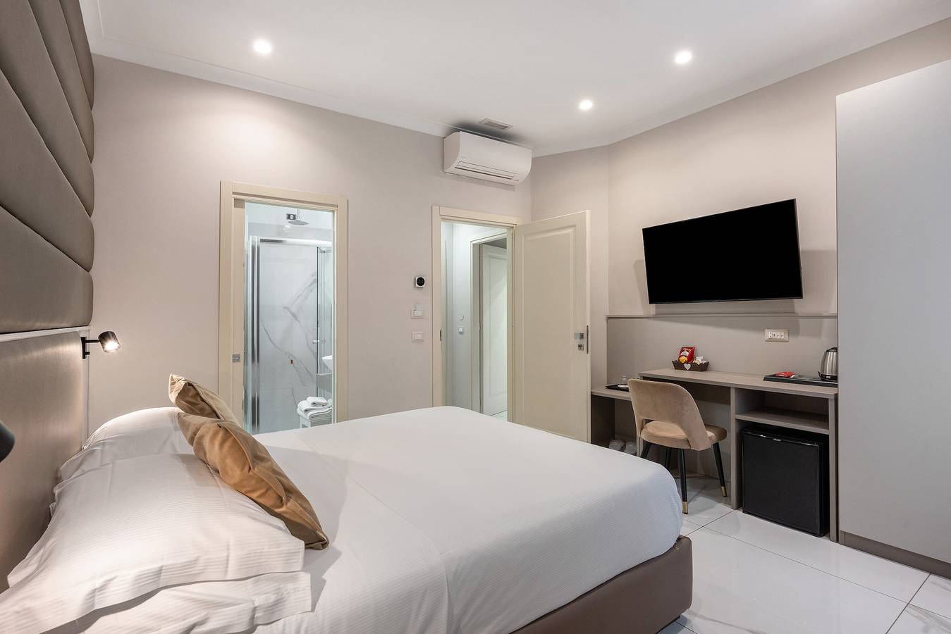 Zimmer mit privatem Pool, Wlan und Klimaanlage in Neapel, Neapel Provinz